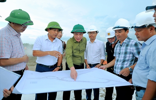 Chủ tịch tỉnh Hải Dương Triệu Thế Hùng yêu cầu đẩy nhanh tiến độ thi công các dự án giao thông trọng điểm