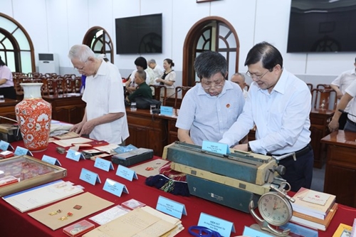 26 cá nhân, gia đình hiến tặng 392 hiện vật cho bảo tàng MTTQ Việt Nam