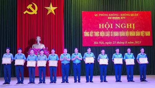 Sư đoàn Không quân 371 tổng kết thực hiện Luật Sĩ quan Quân đội nhân dân Việt Nam