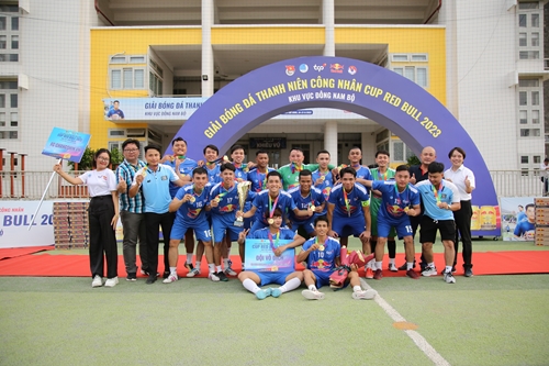 Tranh tài tại vòng chung kết Giải bóng đá Thanh niên công nhân