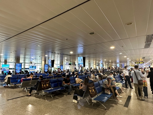 Sân bay Tân Sơn Nhất khai thác hơn 700 chuyến bay ngày dịp lễ 2 9