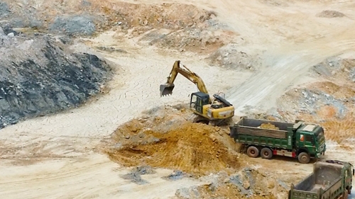 Cận cảnh hoạt động khai thác đất trái phép của Công ty CP Lâm nghiệp 1-5