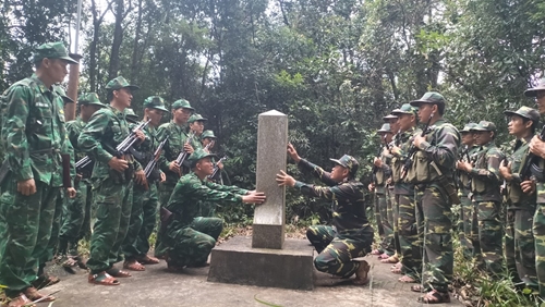 Tuần tra song phương Việt Nam - Lào bảo vệ biên giới