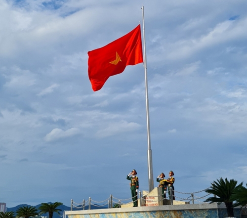 Khánh Hòa khánh thành cột cờ Tổ quốc