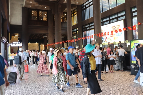 Du lịch Quảng Ninh nhộn nhịp dịp nghỉ lễ
