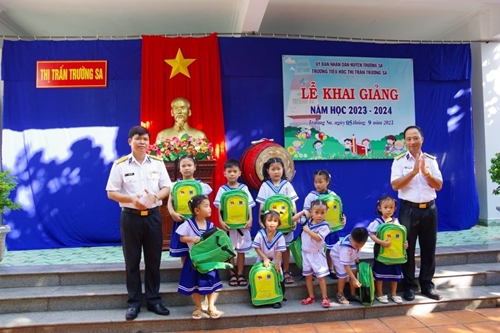 Huyện đảo Trường Sa Khánh Hoà khai giảng năm học mới