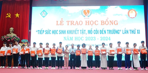 Trao học bổng cho 344 học sinh khuyết tật và mồ côi