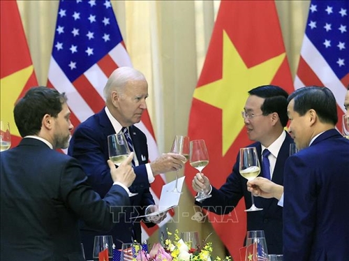 Chủ tịch nước Võ Văn Thưởng chủ trì chiêu đãi trọng thể Tổng thống Hoa Kỳ Joe Biden