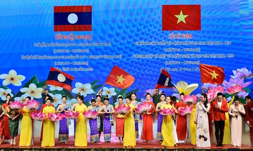 Không ngừng vun đắp mối quan hệ hữu nghị vĩ đại Việt Nam - Lào