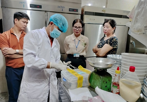 Quảng Nam 141 người nhập viện sau khi ăn bánh mì tại Hội An