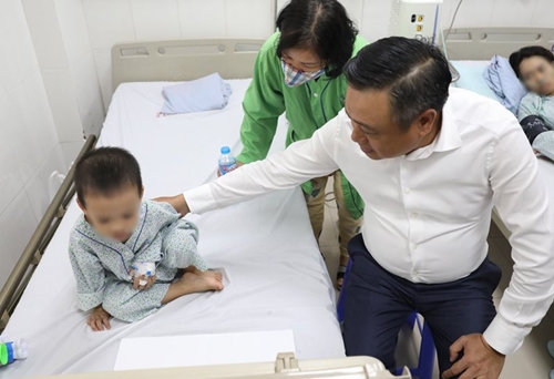 Chủ tịch UBND TP Hà Nội thăm nạn nhân vụ cháy chung cư mini ở quận Thanh Xuân