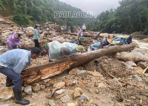 Lào Cai tiếp tục huy động lực lượng khắc phục hậu quả của mưa lũ, lũ quét