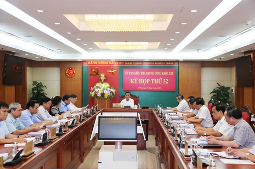 Cảnh cáo Ban cán sự đảng UBND tỉnh Quảng Ninh nhiệm kỳ 2011-2016; 2016-2021