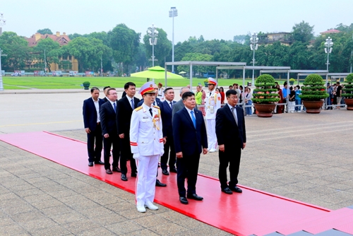 Đoàn Bộ Tư pháp và Nội vụ Mông Cổ vào Lăng viếng Chủ tịch Hồ Chí Minh