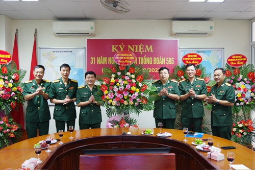 Thủ trưởng Bộ Tư lệnh Bảo vệ Lăng Chủ tịch Hồ Chí Minh chúc mừng 31 năm ngày Truyền thống Đoàn 595