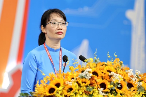Đồng chí Trần Thị Diệu Thúy tái đắc cử chức danh Chủ tịch LĐ lao động TP Hồ Chí Minh
