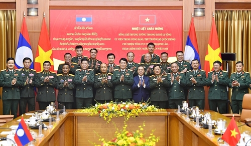 Tăng cường hơn nữa hợp tác gắn bó giữa quân đội hai nước Việt Nam – Lào