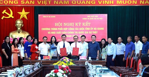 Ký kết chương trình phối hợp công tác giữa Nhà xuất bản Chính trị quốc gia Sự thật và Tỉnh ủy Hà Giang