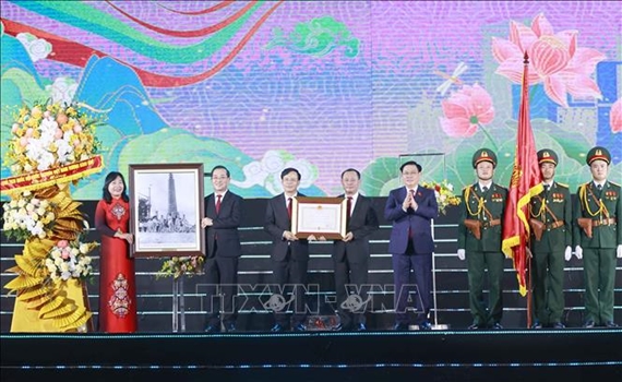 Chủ tịch Quốc hội dự Lễ kỷ niệm 60 năm thành lập thành phố Vinh, 235 năm Phượng Hoàng Trung Đô