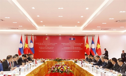 Đoàn Đại biểu Cấp cao Bộ Công an Việt Nam hội đàm với Đoàn Đại biểu Cấp cao Bộ Công an Lào