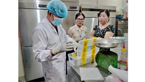 Quảng Nam Phạt 96 triệu đồng, đình chỉ hoạt động 3 tháng đối với Bánh mì Phượng