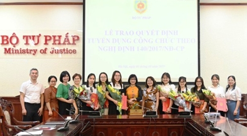 Bộ Tư pháp tuyển dụng 7 sinh viên xuất sắc làm công chức