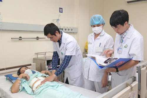 Lần đầu tiên tại Việt Nam phẫu thuật u cơ mỡ mạch thận lan lên đến tim