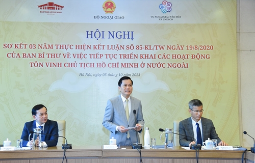 Tiếp tục giới thiệu, tôn vinh Chủ tịch Hồ Chí Minh với cộng đồng quốc tế