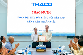 Trao tặng Kỷ niệm chương Vì sự nghiệp phát thanh cho Tổng Giám đốc THACO