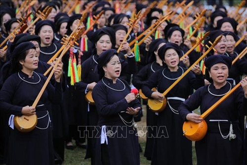 Xác lập kỷ lục số lượng người biểu diễn hát Then, đàn Tính lớn nhất Việt Nam