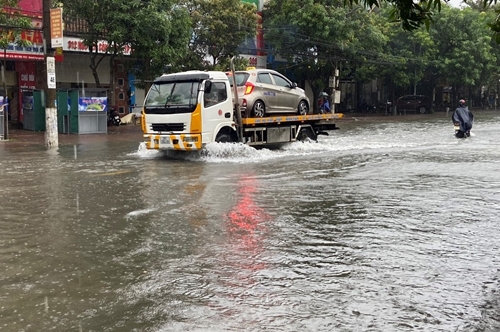 Mưa lớn gây ngập nhiều nơi ở Hà Tĩnh