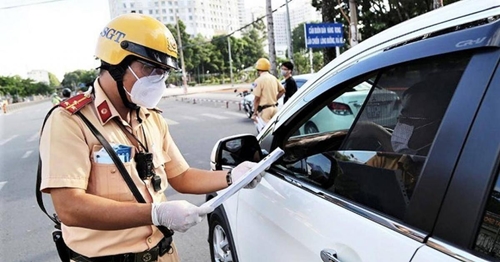 Cảnh sát giao thông được quyền kiểm tra giấy tờ gì khi dừng xe
