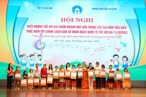 Hà Nội Quận Bắc Từ Liêm biểu dương 100 trẻ em gái chăm ngoan, học giỏi
