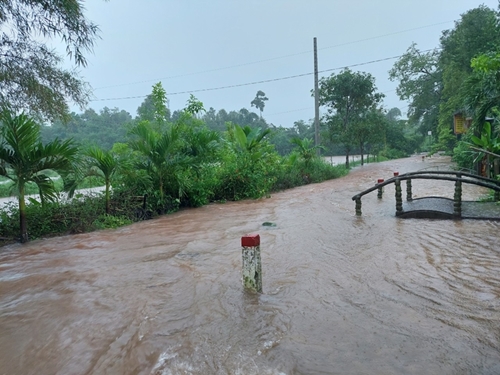 Ứng phó mưa lũ, Thừa Thiên Huế di dời các hộ dân đến nơi an toàn