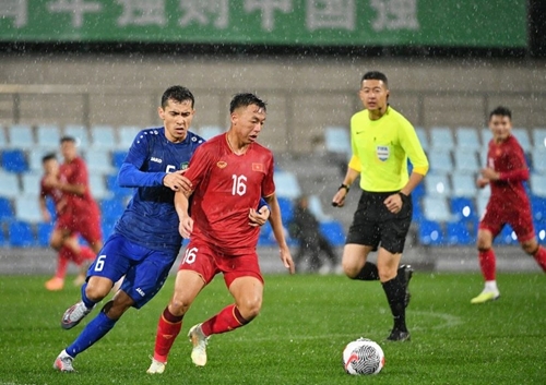 Đội tuyển Việt Nam không thể tạo bất ngờ trước Uzbekistan