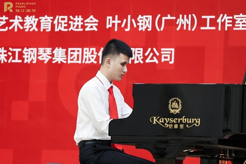 Bùi Quang Khánh thí sinh Việt Nam tỏa sáng tại Cuộc thi piano quốc tế