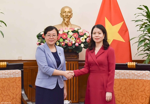 Thứ trưởng Ngoại giao Nguyễn Minh Hằng tiếp Phó Thị trưởng thành phố Trùng Khánh Trung Quốc