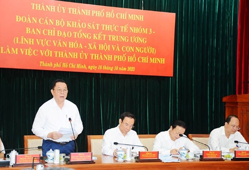 Phát triển văn hóa, xã hội và xây dựng con người Việt Nam là chủ trương lớn, thống nhất, xuyên suốt của Đảng ta