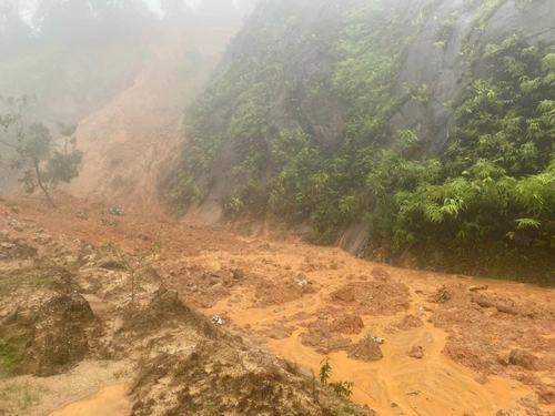 Thừa Thiên Huế, Quảng Trị Mưa lớn gây sạt lở núi, ngập cục bộ, học sinh nghỉ học