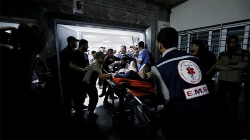 Giá dầu thô và vàng tăng vọt sau vụ tấn công vào bệnh viện ở Gaza