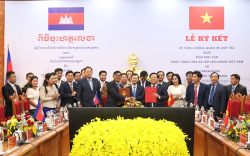 Tăng cường quan hệ hợp tác giữa tỉnh Kon Tum và Ratanakiri Campuchia