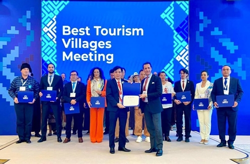 Tân Hóa Quảng Bình nhận Giải thưởng Làng du lịch tốt nhất của UNWTO