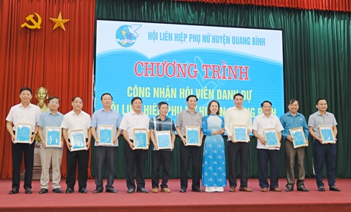21 nam giới trở thành Hội viên danh dự Hội LHPN huyện Quang Bình