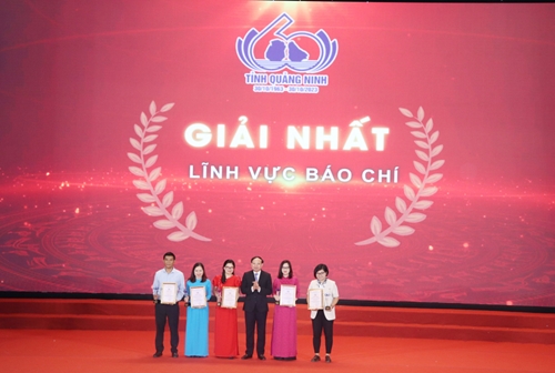 Trao giải Cuộc thi sáng tác văn học, nghệ thuật, báo chí về tỉnh Quảng Ninh