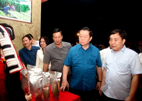 Khai mạc Không gian trưng bày sản phẩm tiêu biểu vùng Đông Bắc và trao giải Hội thi trà Shan tuyết Hà Giang