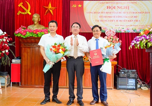 Công bố quyết định về công tác cán bộ tại Trung tâm Y tế huyện Kiến Thụy