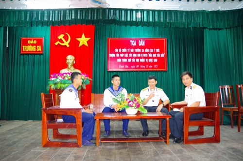 Bộ đội Hải quân hưởng ứng Ngày Pháp luật Việt Nam