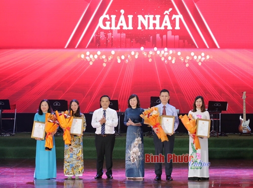 Bình Phước trao giải Cuộc thi Chính luận về bảo vệ nền tảng tư tưởng của Đảng lần thứ 3