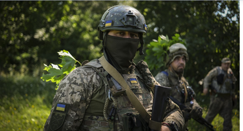 Ukraine gia hạn thiết quân luật và tổng động viên