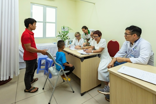 Chuyên gia thế giới và bác sĩ Việt Nam đưa ra giải pháp chữa dị tật tiết niệu - sinh dục tốt nhất cho trẻ